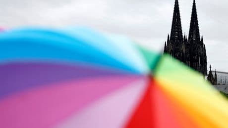 LGBTQ-Symbol nicht erwünscht? - Regenbogen-Streit bei Eröffnung von Schule
