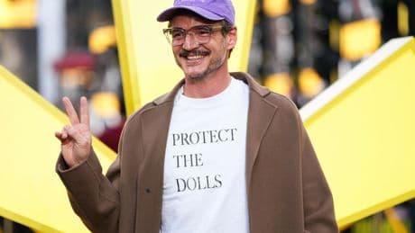 Hoe het ‘Protect the dolls’-shirt een modesymbool voor transrechten werd