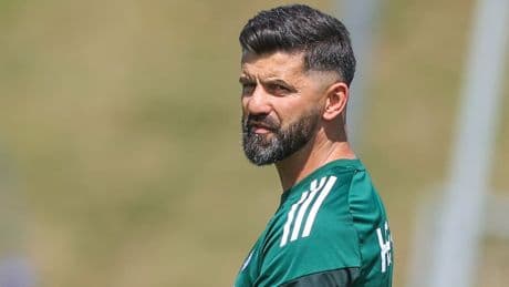 Knie-Operationen! - Zwei Schalke-Stars müssen unters Messer