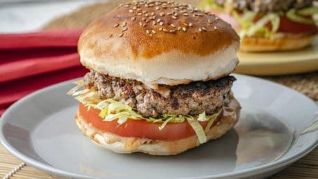 Dışarda alma dönemi bitti: En güzel burgerler sizin evinizde pişecek! Kokusunu alan mutfağa koşuyor