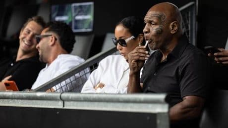 Ex-Boxer Tyson schaut Tennis in Berlin und isst ein Eis