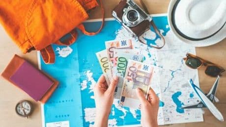 Prestiti per andare in vacanza, è boom: erogati più di 100 milioni di euro in soli tre mesi. Quasi una richiesta su tre arriva da un under 30