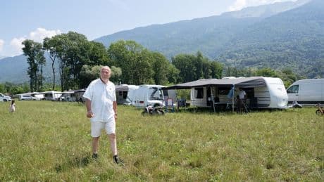 Gens du voyage : la difficile cohabitation des caravanes et des mairies