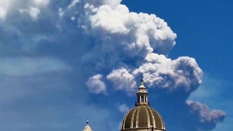 Italie : l’Etna entre en éruption, les autorités appellent à la prudence