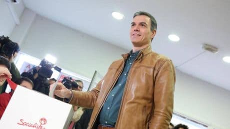 Si Pedro Sánchez no fueran tan guapo, Feijóo ya sería presidente