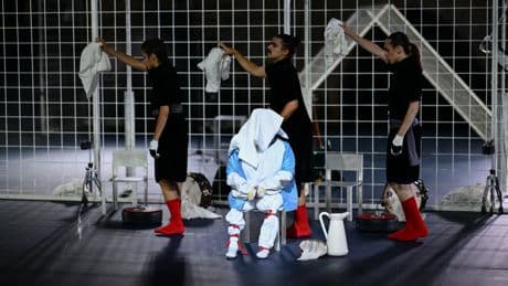 Notre critique de Nôt: Grand-guignol au Palais des papes