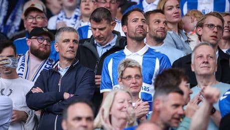 Frenetischer Jubel - Magdeburg-Fans feiern Liebling Jens Härtel