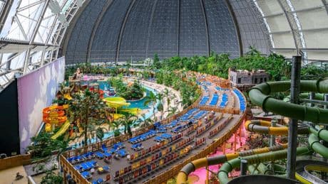 Schwimmbad bei Berlin: 17 Verletzte nach Pfefferspray-Attacke im Tropical Islands