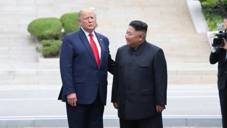 Trump envió a un grupo de 'navy seals' a Corea del Norte en una misión secreta que salió mal, revela 'The New York Times'