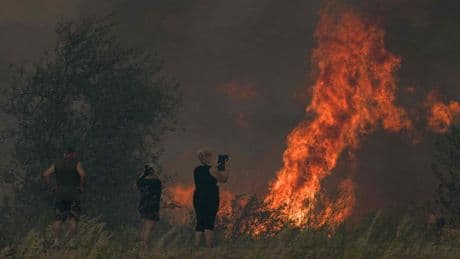 Un incendio arrasa 4.000 hectáreas cerca de Carcasona, y obliga a evacuar campings y viviendas