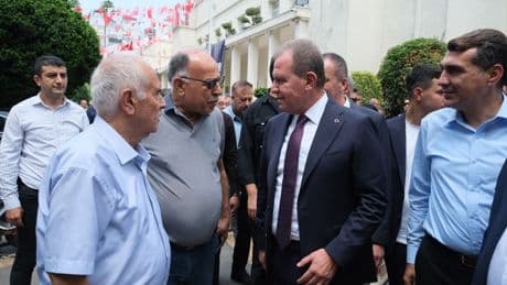 Vahap Seçer’den Adana’ya destek ziyareti: ‘Halk cadı avının farkında’