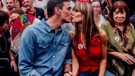 La prensa internacional recoge el escándalo de las saunas: &quot;Pedro Sánchez vivía de los 'burdeles gays' de su suegro&quot;