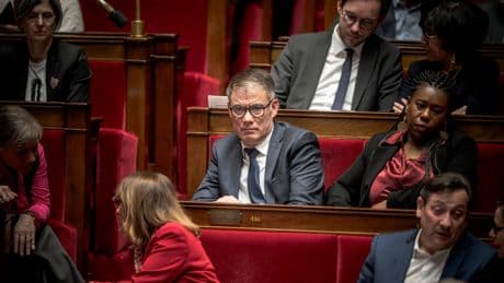 Vote de confiance : le PS se prépare à pousser François Bayrou du haut de sa falaise
