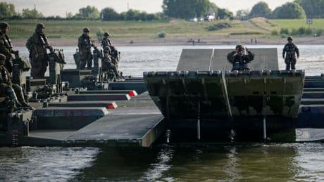Bundeswehr: Große Militärübung am Rhein angelaufen
