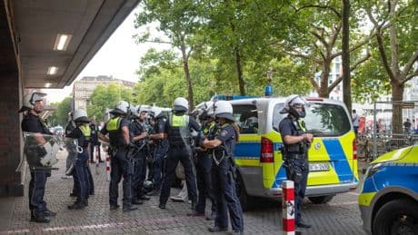 Massenschlägerei zwischen Migranten Syriens Bürgerkrieg ist in Deutschland angekommen