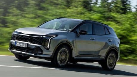 La Kia Sportage si rinnova: come va e quanto costa la versione full hybrid