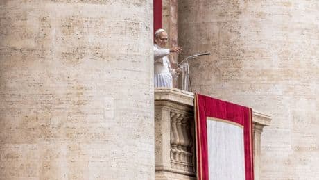 Vatikan: Neuer Papst Leo XIV. mahnt: "Nie wieder Krieg!"