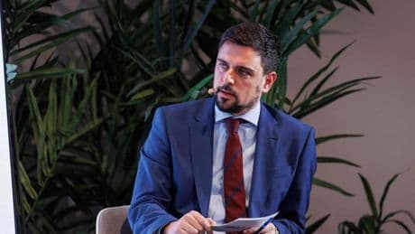 Diego S. Garrocho, filósofo: “Descansar en vacaciones no es un acto de pereza, es por tu dignidad. Solo quien sabe vivir entiende que pensar exige pausa”