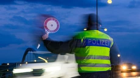 Aus Polen nach Deutschland: Polizei entdeckt verurteilten Schleuser bei Grenzkontrolle