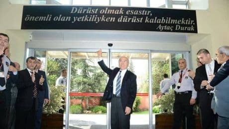 Eski Adana Belediye Başkanı uçakta kalp krizi geçirdi!