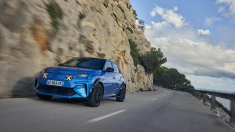 Nuevos coches GTI eléctricos: el silencio impone su ley en las carreteras, pero con prestaciones a la altura de los modelos de antes