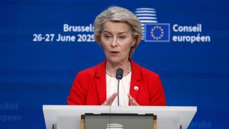 Wegen Zollstreit: Von der Leyen trifft Trump am Sonntag