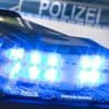 Schwerer Unfall in Prenzlauer Berg: 22-Jährige stößt mit Auto zusammen und kracht in Steinpoller