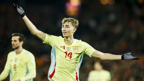 Iraola sobre Huijsen: "Te sientes feliz por él, porque se va al Real Madrid"