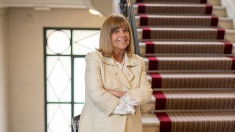 «Ceux qui la pensaient démodée se sont trompés» : Chantal Goya, 50 ans de succès foudroyant