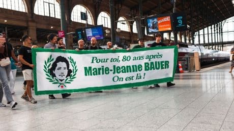 Un oubli réparé : les ultras du Red Star rendent hommage à Marie-Jeanne Bauer, 80 ans après son retour d’Auschwitz