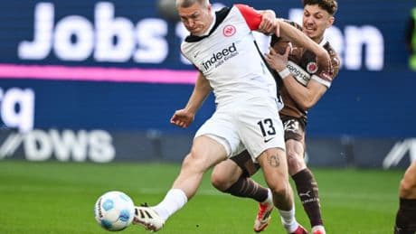 Fußball-Bundesliga: Partycrasher für Frankfurt: St. Pauli so gut wie gerettet