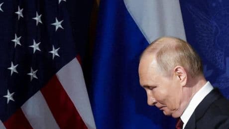 Putin sube los impuestos y recorta el gasto público para poder pagar la cara maquinaria de guerra rusa contra Ucrania