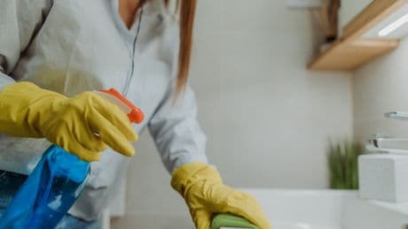 Waschbecken riecht unangenehm: Wie Sie den Überlauf richtig reinigen