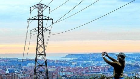 El Gobierno vasco dice que 70.000 empleos peligran si no se desarrolla la red eléctrica