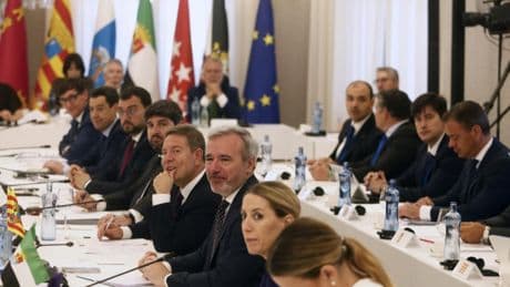 Ayuso eclipsa el plan del PP de exigir un adelanto electoral