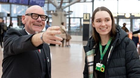 Wichtiges Signal: Das bedeutet es, wenn jemand ein Sonnenblumen-Band trägt