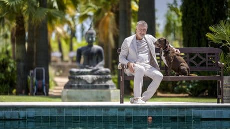 Michael Pilarczyk (55) verloor al zijn miljoenen op de beurs, maar groeide uit tot succesvol inspirator: ’Wij leven op Mallorca ons droomleven’