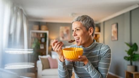 Anti-Bauchfett: Mit dieser Zutat sollten Sie Ihre Haferflocken essen