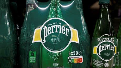 Eaux minérales contaminées : l’État savait que « Nestlé trichait depuis des années »