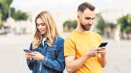 Cep telefonuna bakmak boyna 30 kilo yük bindiriyor