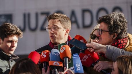 Errejón anuncia una querella por calumnias contra Elisa Mouliaá si no se retracta y le indemniza con 10.000 euros