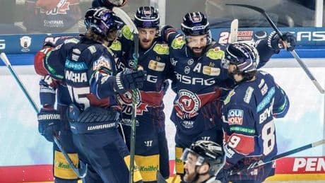 DEL-Playoff-Finale: Köln nicht konkurrenzfähig: Berlin wieder Eishockey-Meister