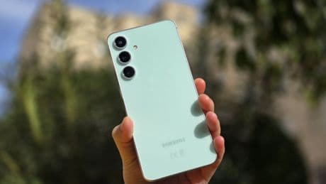 Descuento top en MediaMarkt: cae de precio este móvil Samsung con diseño premium