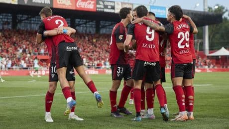El Mirandés se da un homenaje ante el Racing para seguir soñando con Primera