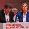Schwere Bürde für die Vorsitzenden: Die SPD steht verunsichert und ohne klaren Kurs da