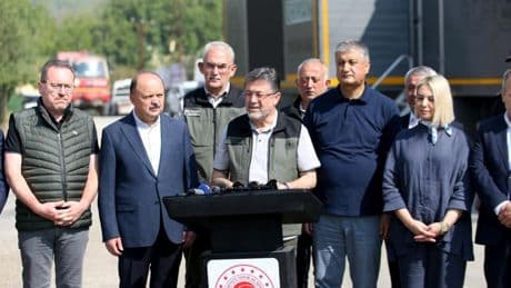 Bakan Yumaklı’dan orman yangınları açıklaması: 3 yangın kontrol altına alındı, 2 yangın sürüyor