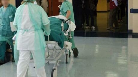 Scozia, credeva di sentire odore di zucchero filato: aveva un tumore al cervello. «Non andrà via, ma combattiamo»