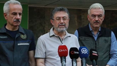 Bakan Yumaklı'dan eleştirilere bir tuhaf yanıt: 'Cebimizde uçak, arazöz yok'