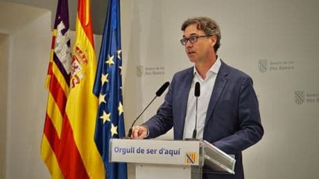 El Govern balear responde a la ministra Rego sobre el reparto de menores migrantes: "Igual tendría que revisar la definición de racismo y aplicársela a sí misma"