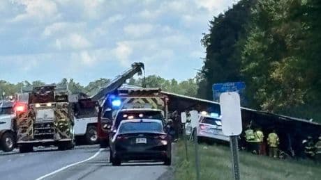 Bus turistico si scontra con un camion, tornava a New York dalle Cascate del Niagara: diversi morti e feriti. A bordo cinesi, filippini e indiani